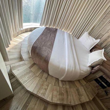 De Glance Hotel Surat Ngoại thất bức ảnh