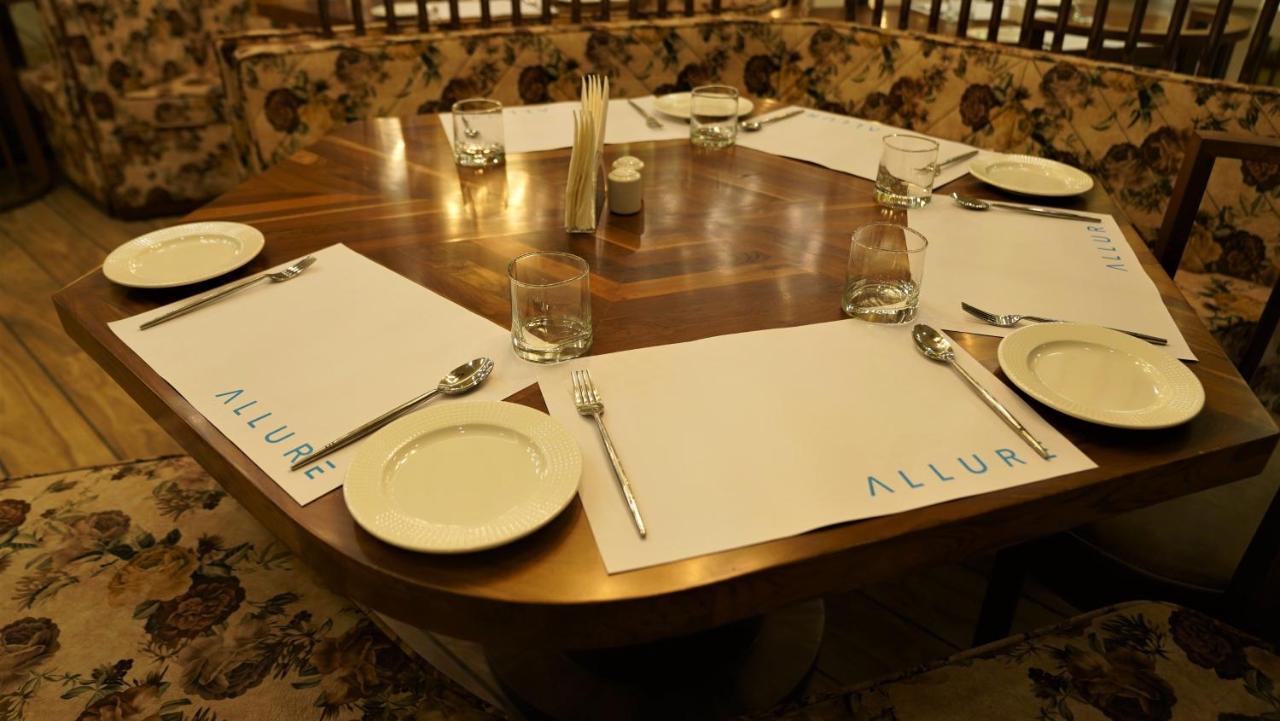 De Glance Hotel Surat Ngoại thất bức ảnh