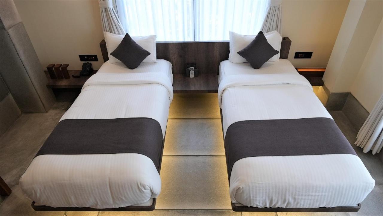 De Glance Hotel Surat Ngoại thất bức ảnh