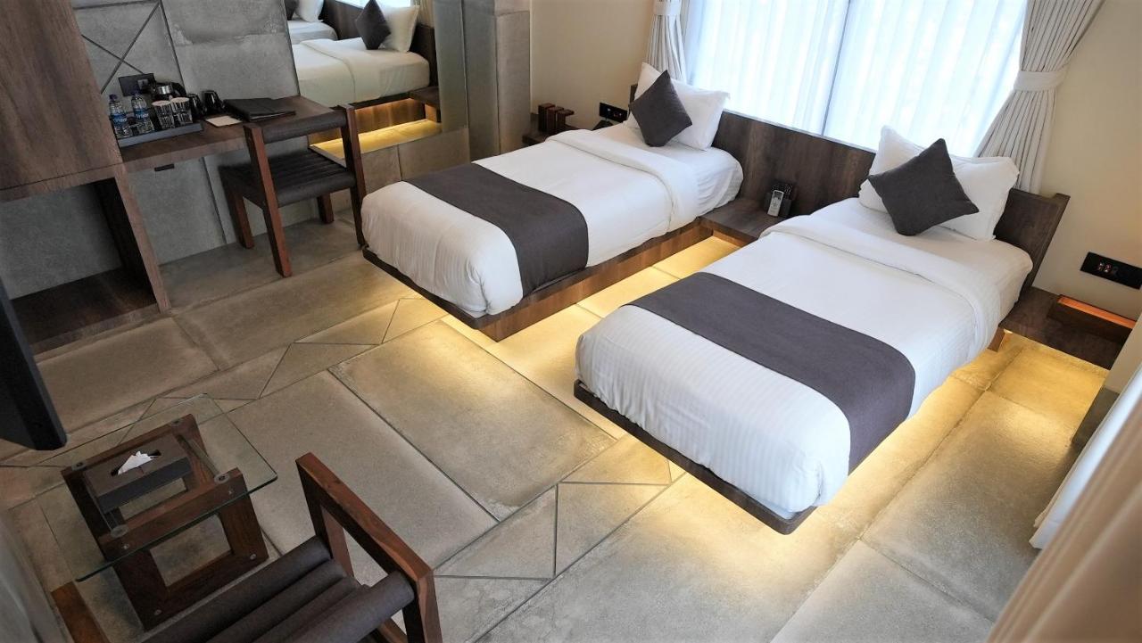 De Glance Hotel Surat Ngoại thất bức ảnh