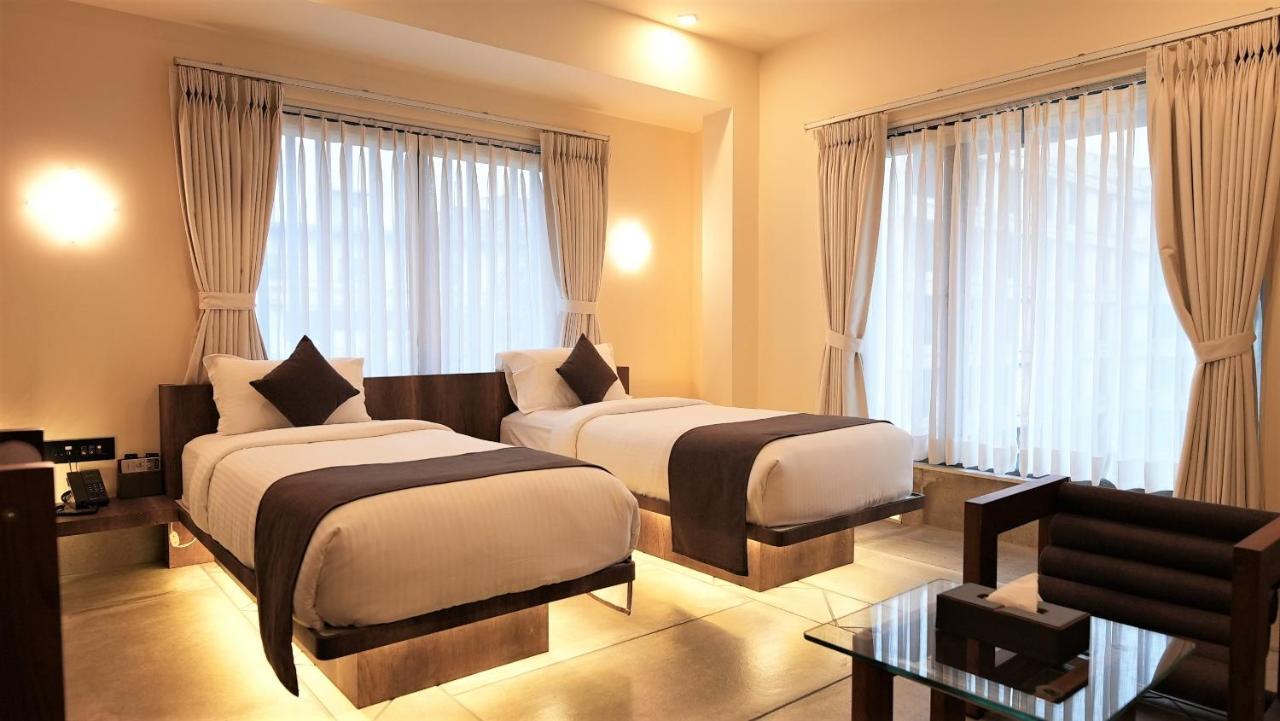 De Glance Hotel Surat Ngoại thất bức ảnh