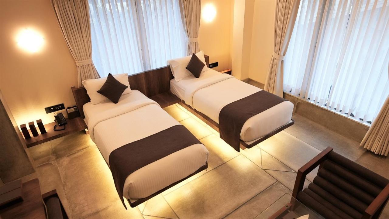 De Glance Hotel Surat Ngoại thất bức ảnh