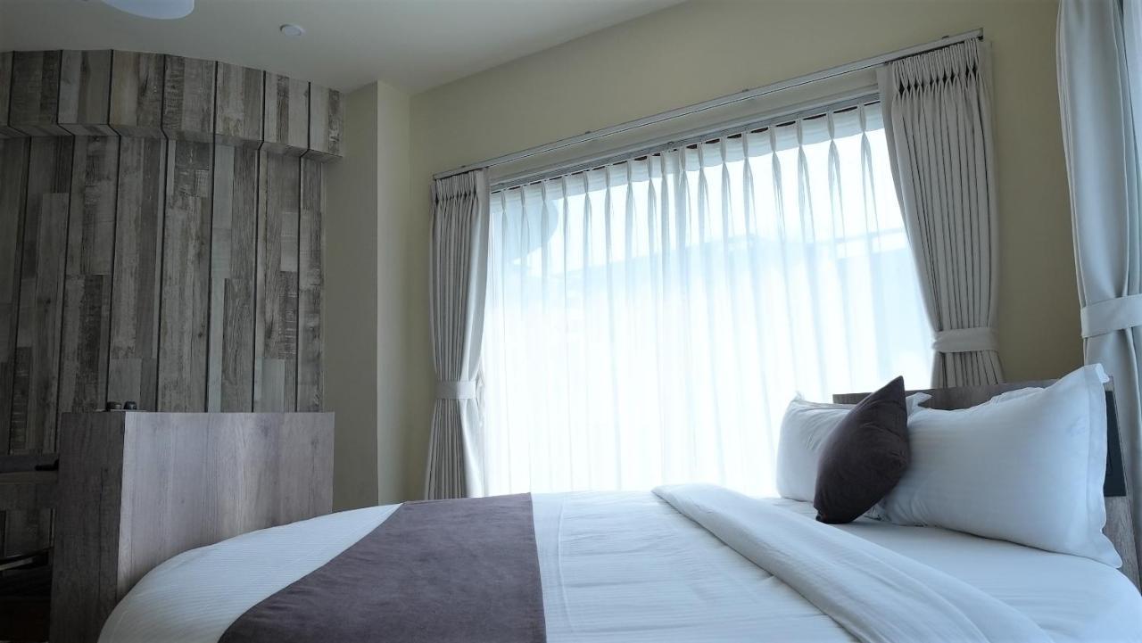 De Glance Hotel Surat Ngoại thất bức ảnh