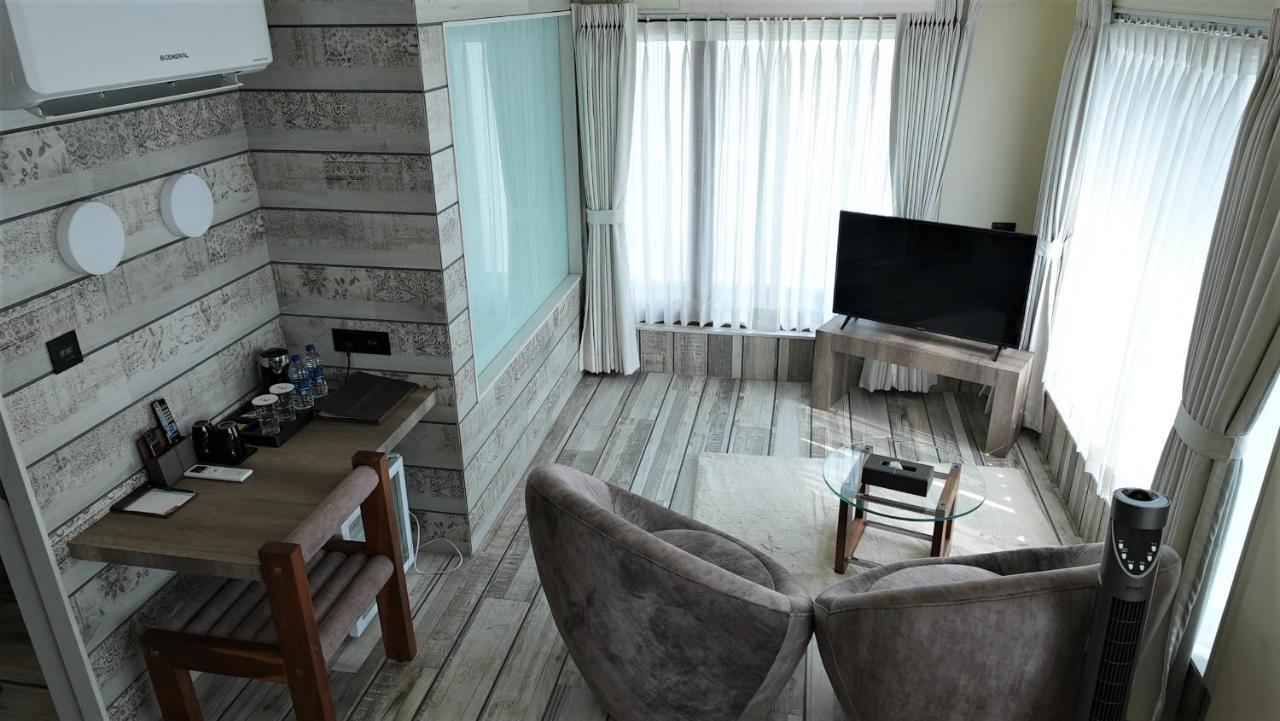 De Glance Hotel Surat Ngoại thất bức ảnh