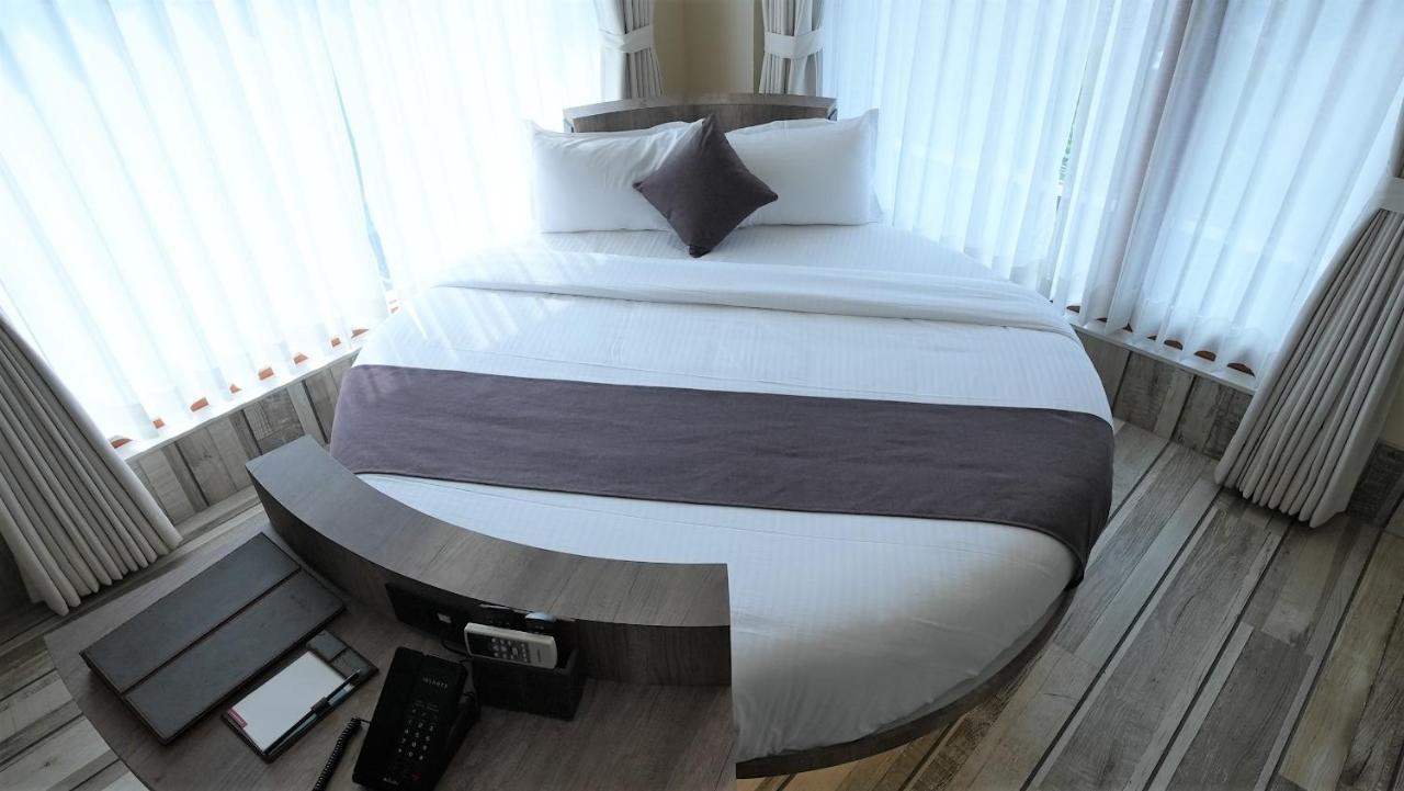 De Glance Hotel Surat Ngoại thất bức ảnh