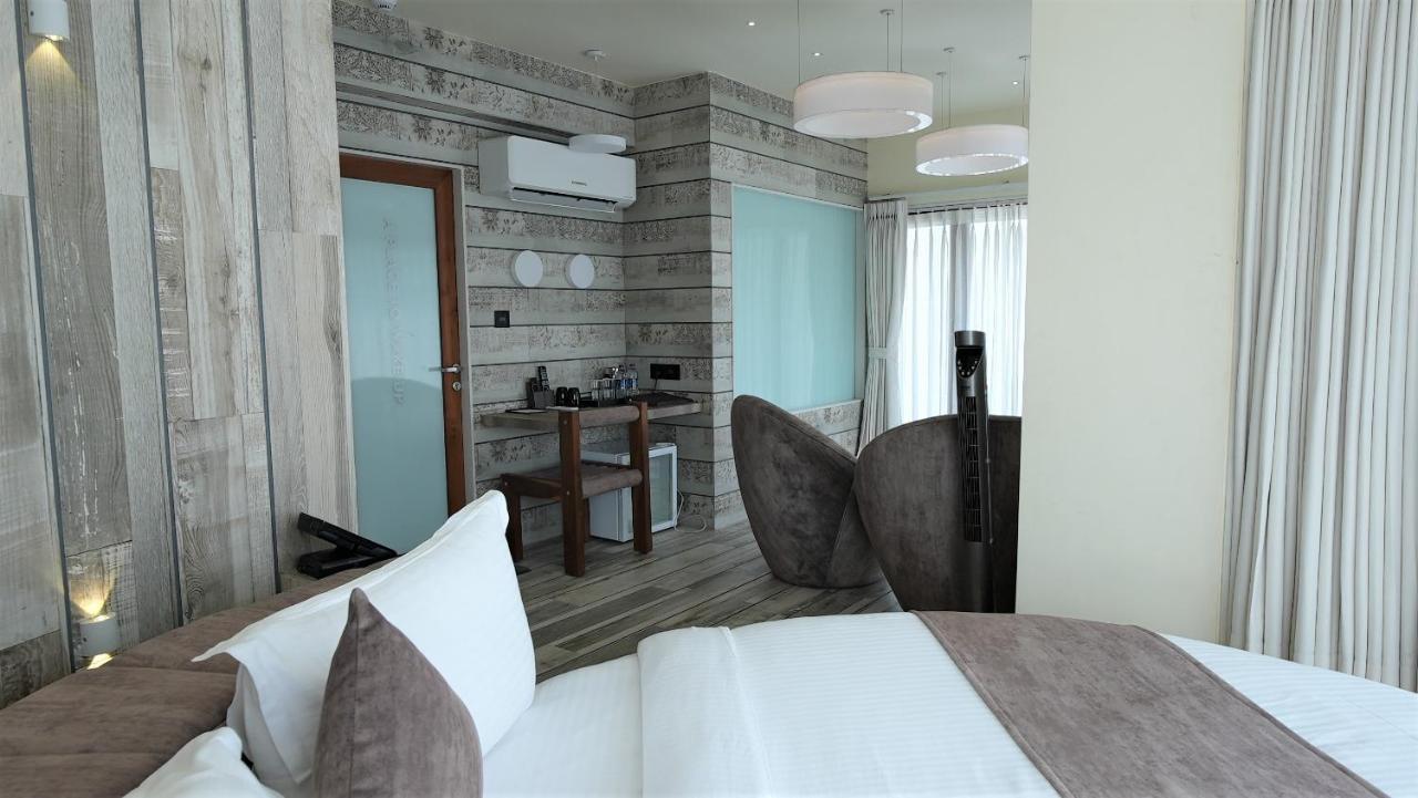 De Glance Hotel Surat Ngoại thất bức ảnh