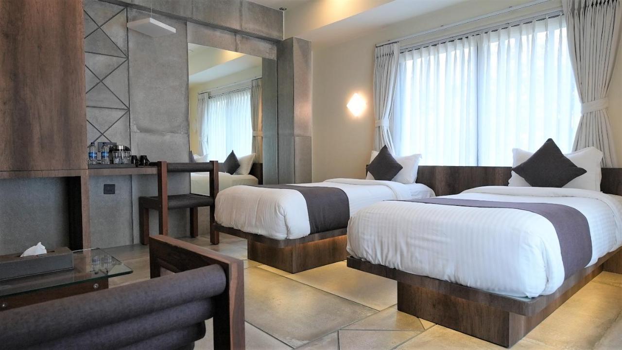 De Glance Hotel Surat Ngoại thất bức ảnh