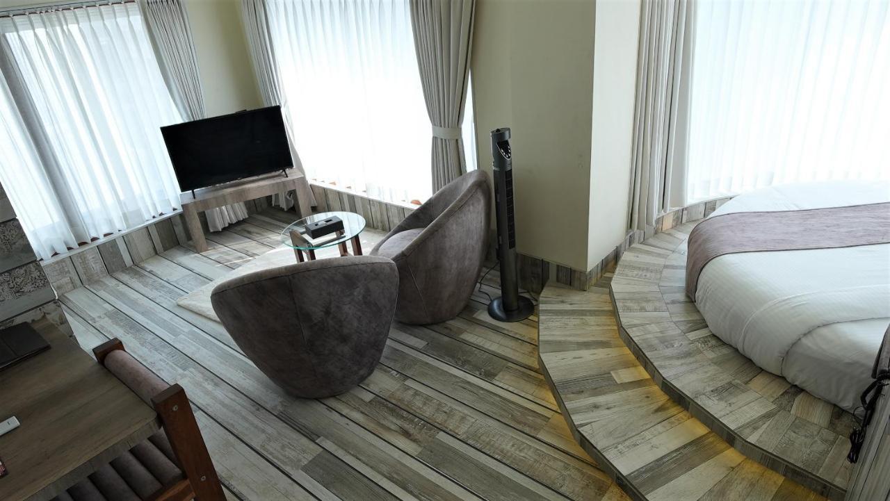 De Glance Hotel Surat Ngoại thất bức ảnh