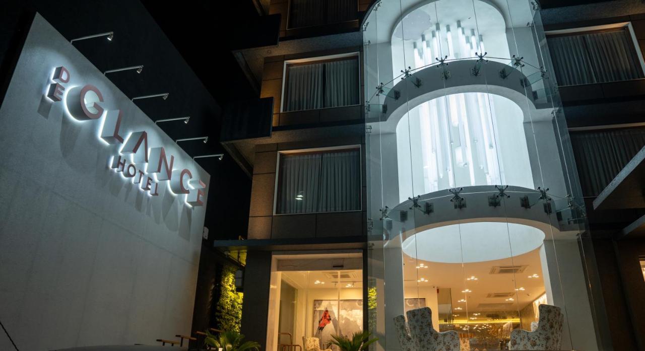 De Glance Hotel Surat Ngoại thất bức ảnh