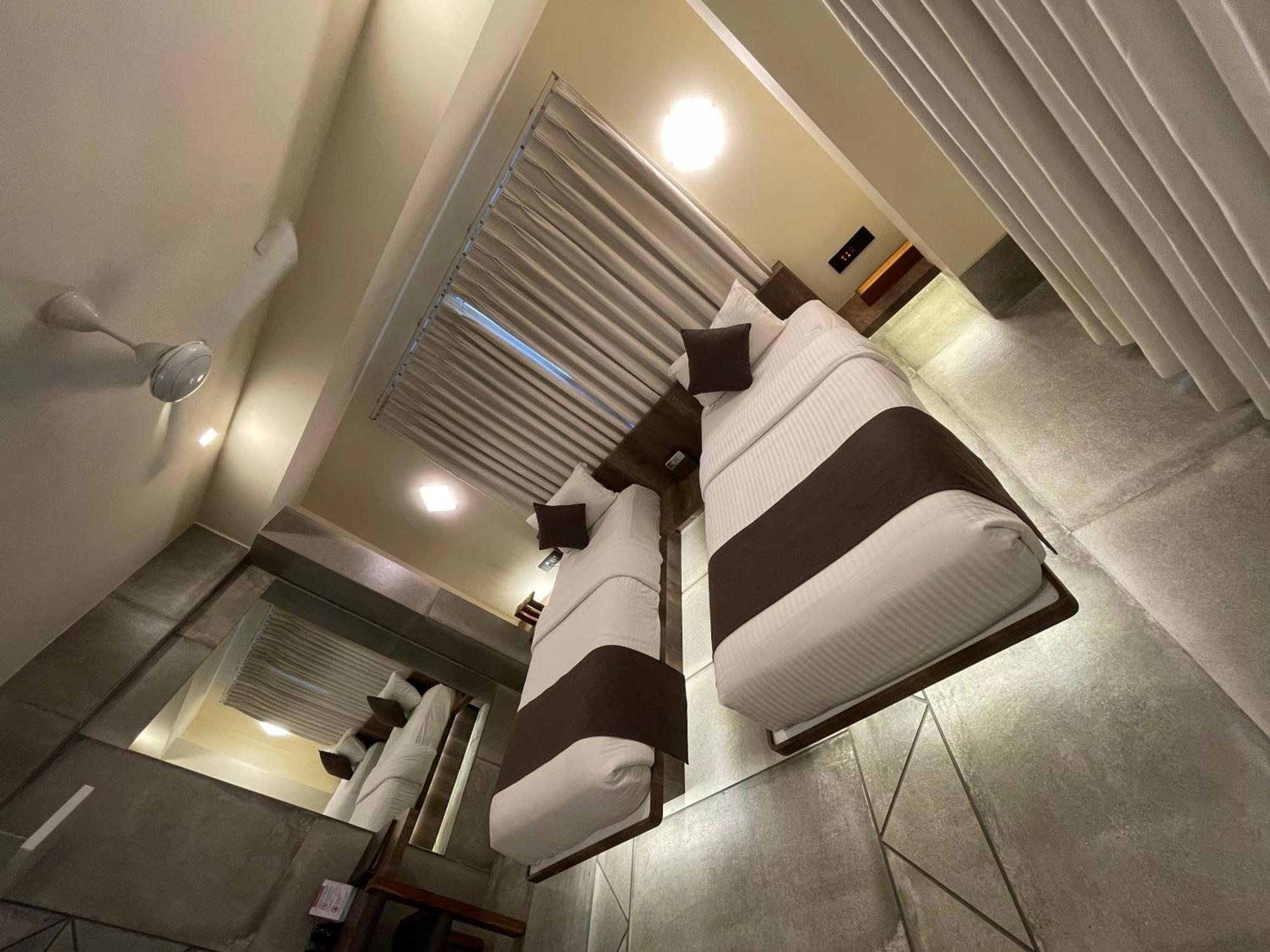 De Glance Hotel Surat Ngoại thất bức ảnh