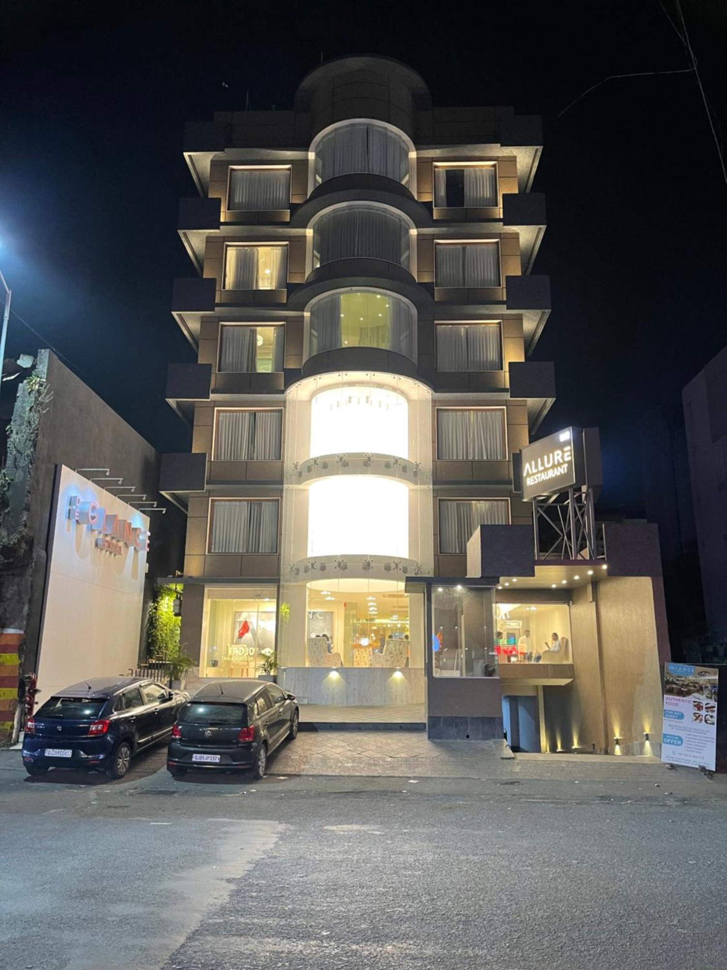 De Glance Hotel Surat Ngoại thất bức ảnh